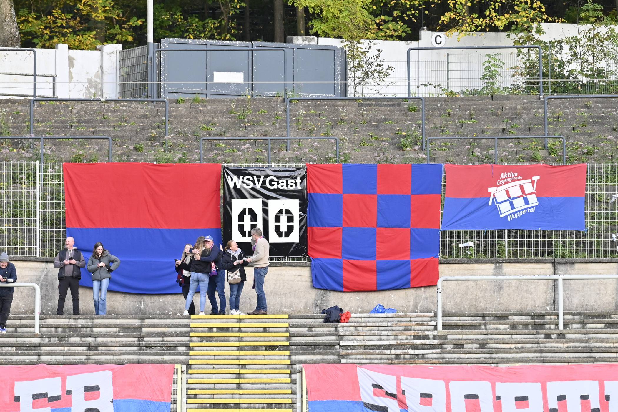 Auch dieser Service entfällt auf der Gegengerade.