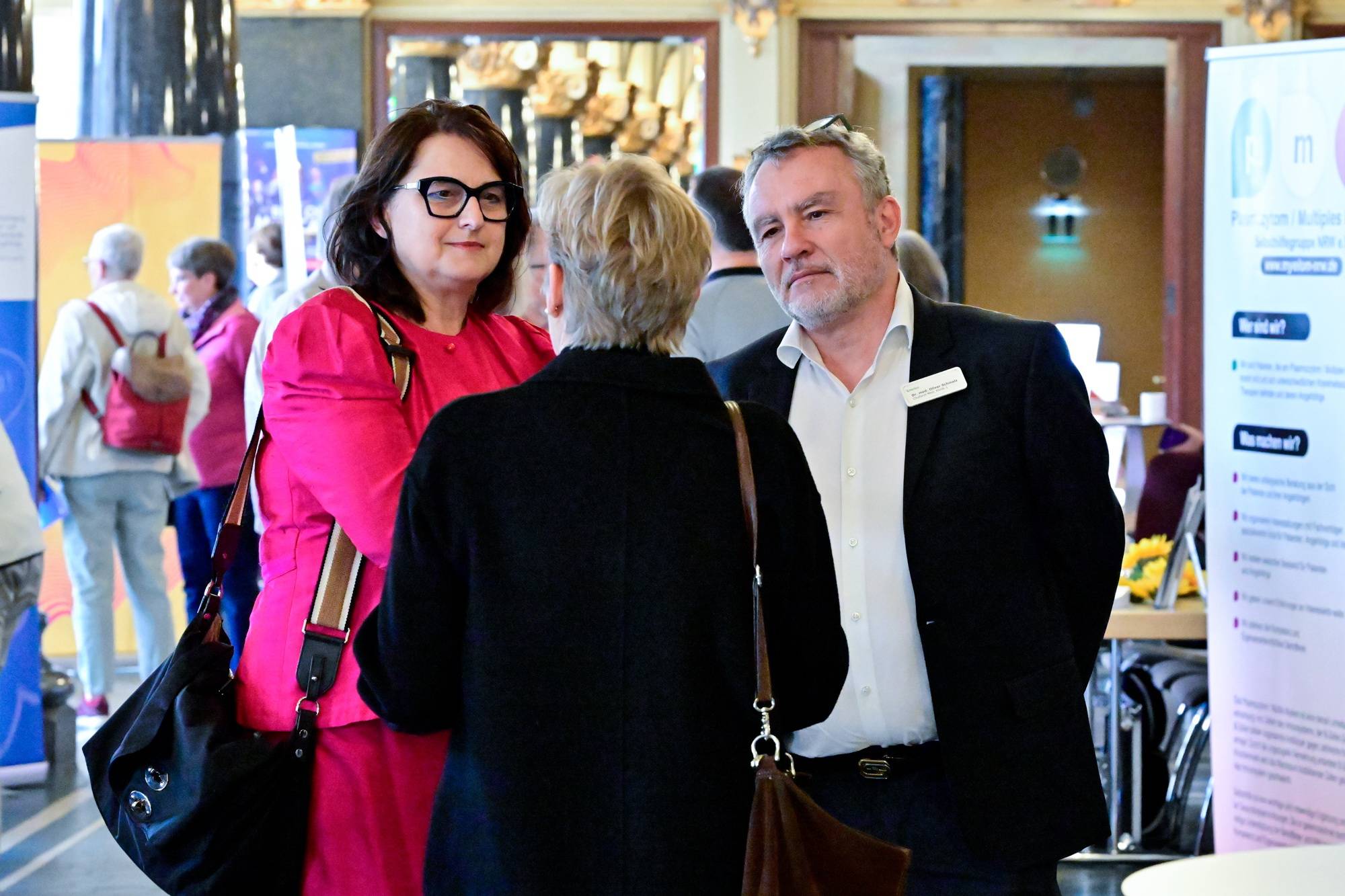 Prof. Bjelic-Radisic, Leiterin des Brustzentrums, und Dr. Oliver Schmalz, Leiter des Onkologischen Zentrums, sind zwei der Expertinnen und Experten.