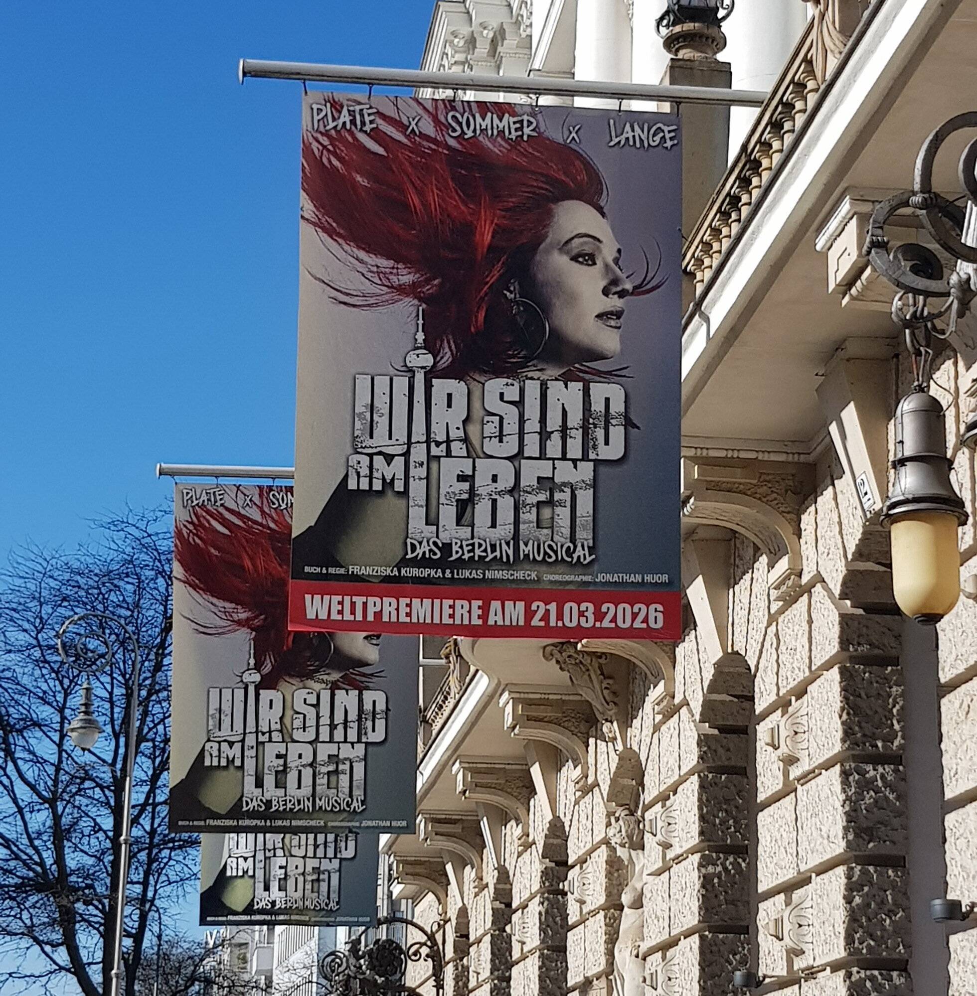  Das Stück wird im Theater des Westens aufgeführt. 