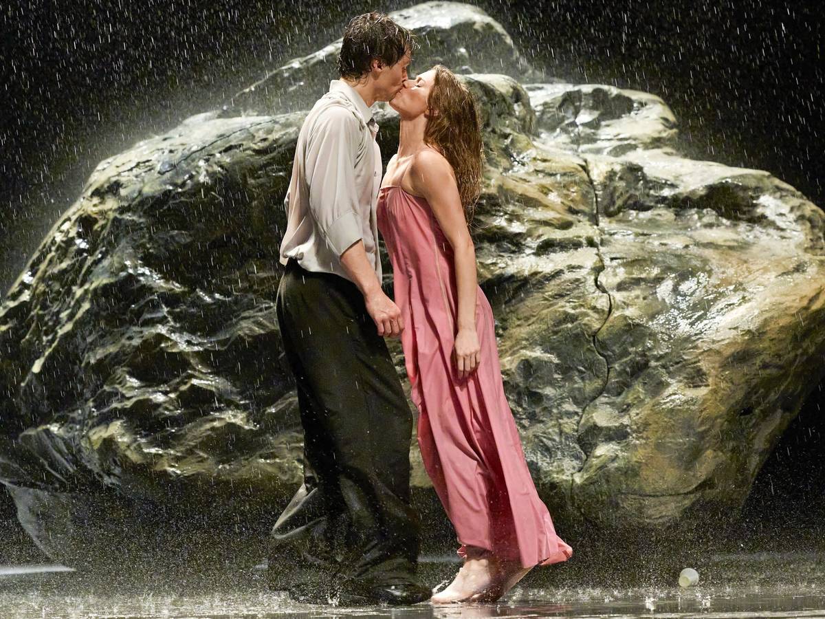 Glitzernde Lichtbögen aus Regen ...