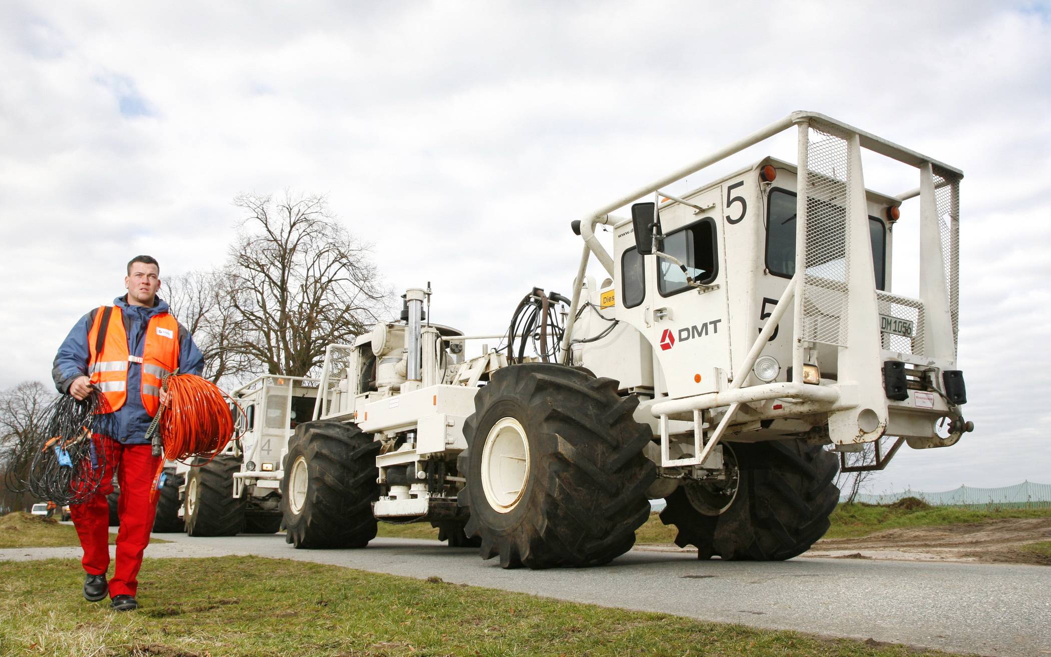 Ein Vibro-Truck dient zur Erkundung geothermischer