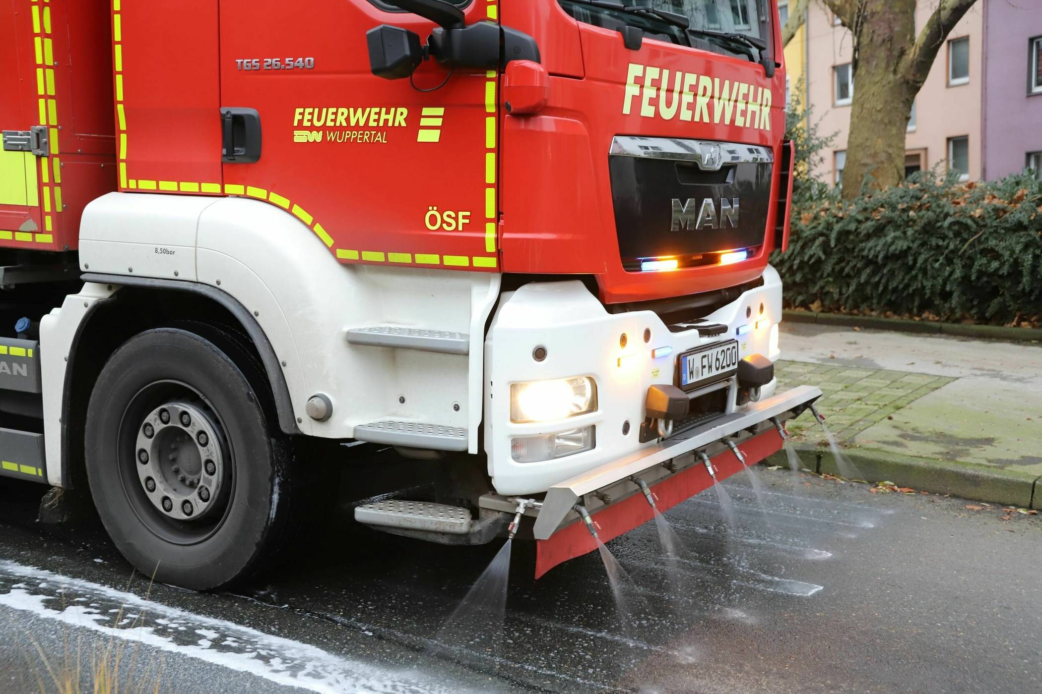 Die Straße musste gereinigt werden (Archivbild).