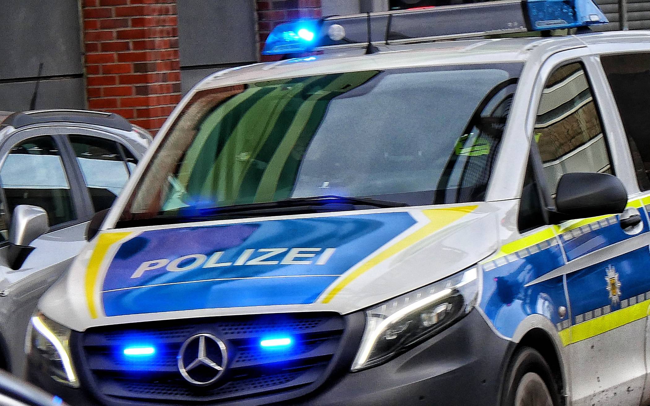 Randalierer soll rund 30 Wagen beschädigt haben