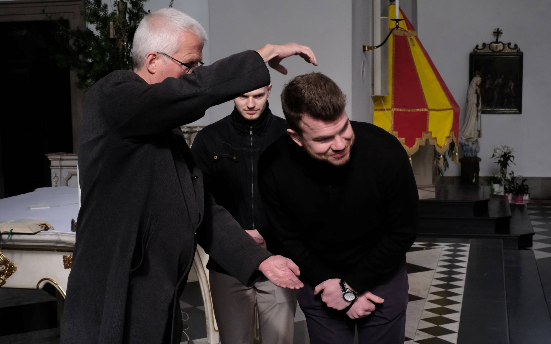 Die Trockenübung zur Taufe findet Ruben