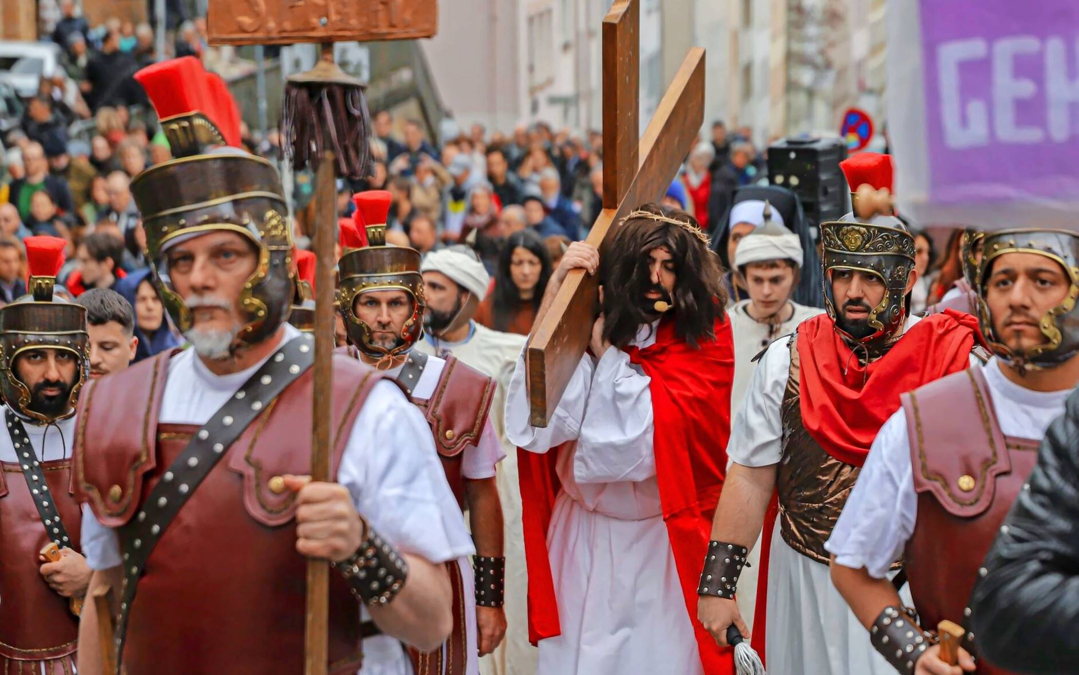 Szene der Vorjahres-Prozession mit Salvatore Morreale