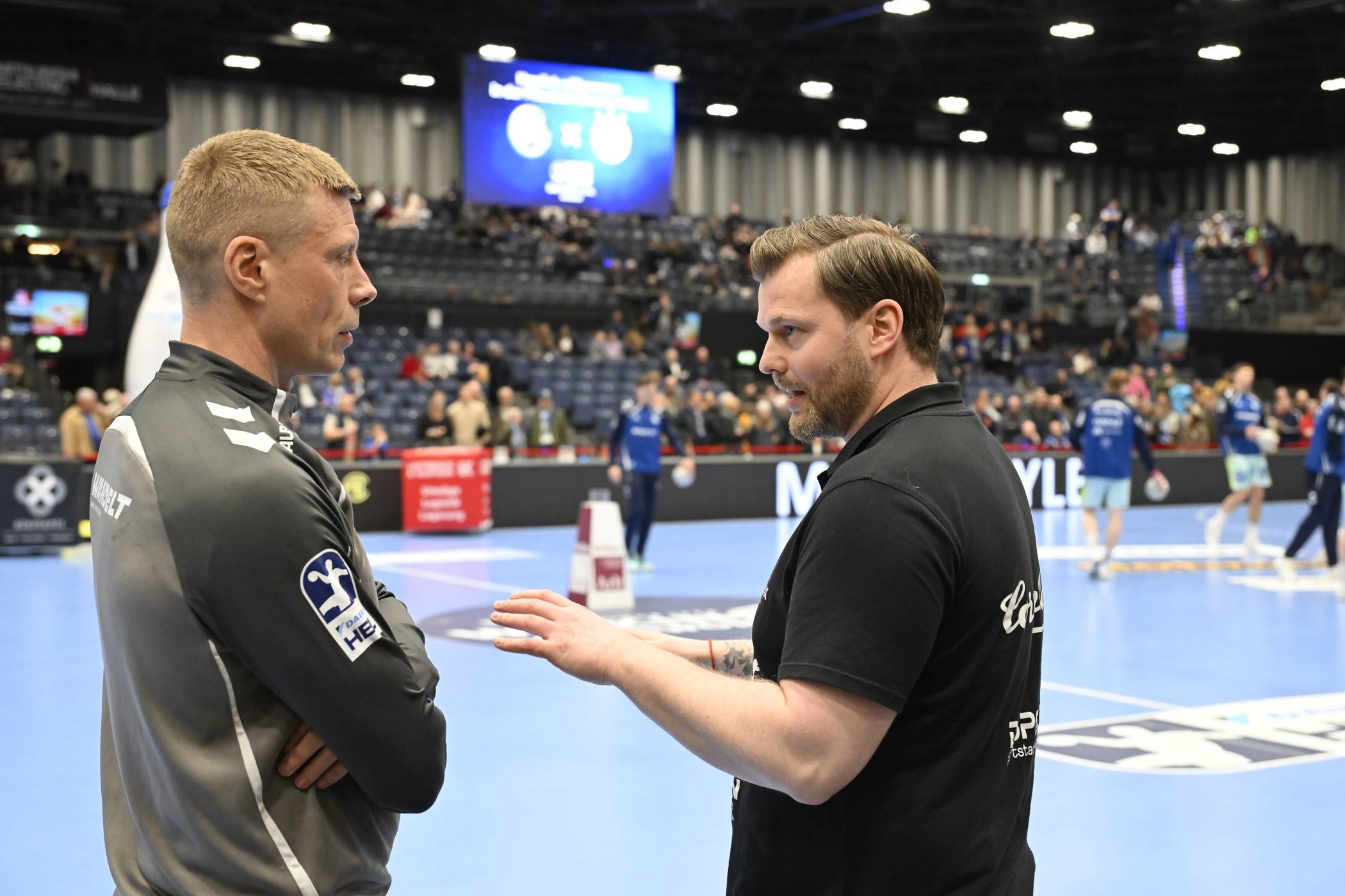  BHC-Trainer Arnor Gunnarsson (re.) vor dem Anpfiff. 
