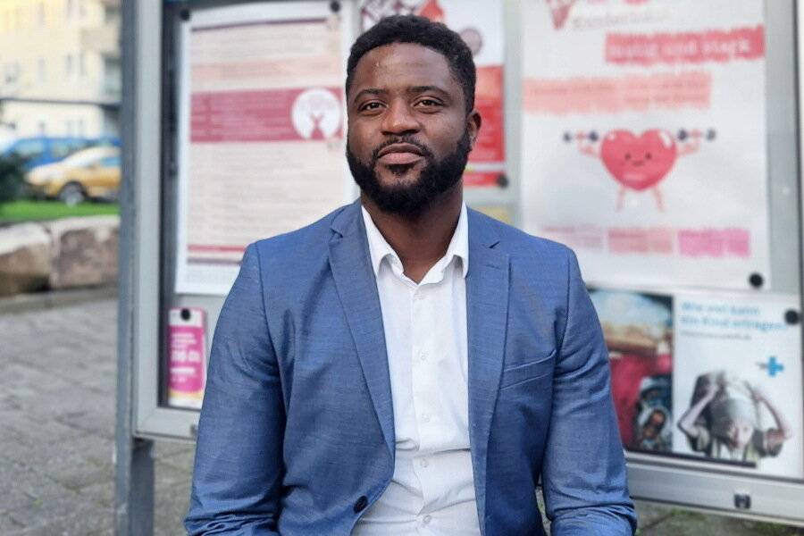  Daniel Njikeu ist vor 16 Jahren als Maschinenbaustudent nach Deutschland gekommen und hat noch Theologie studiert. Heute arbeitet er als Vikar in der Gemeinde Gemarke-Wupperfeld und leitet die IEG. 