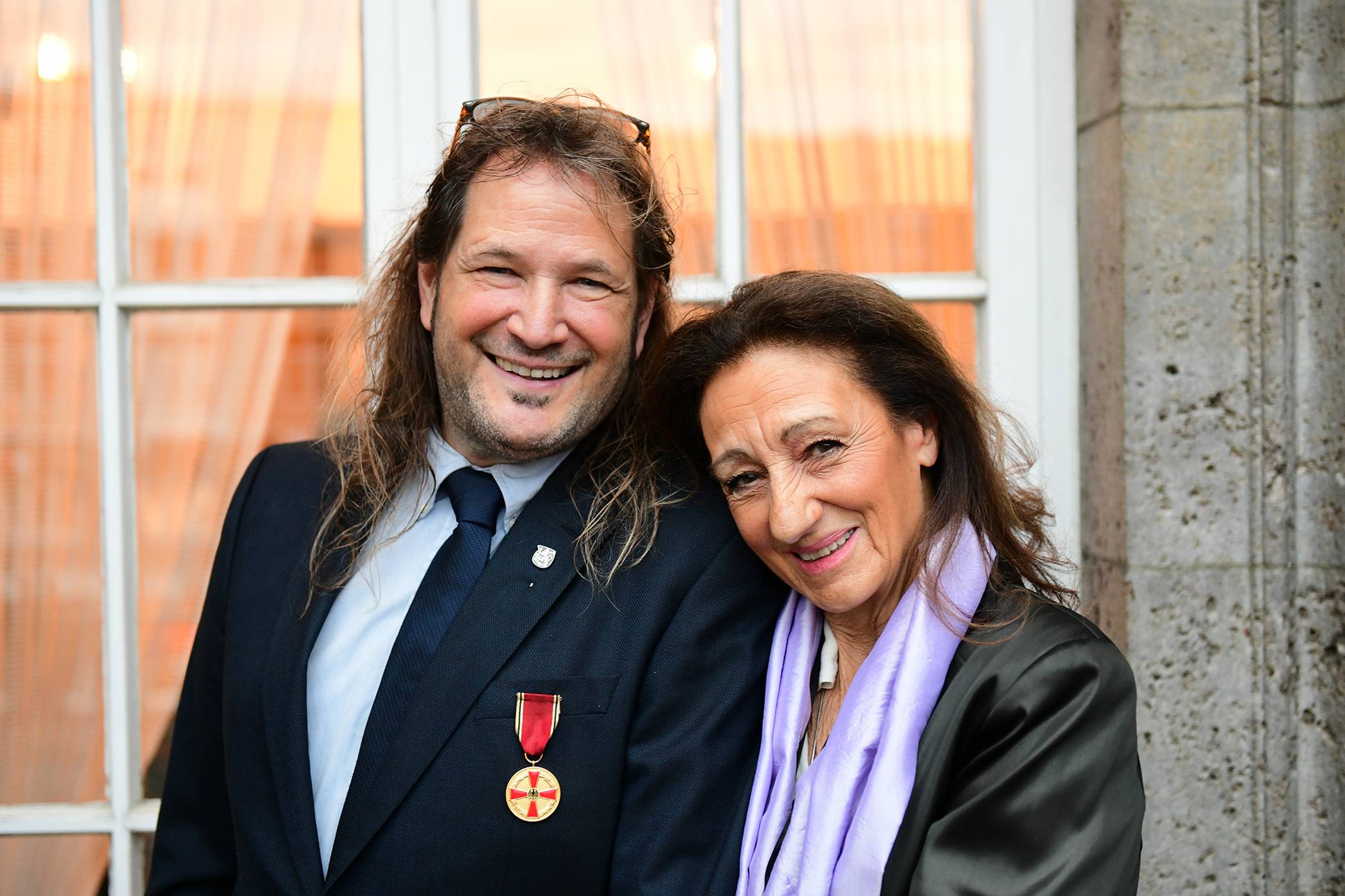 Bei der Verleihung der Bundesverdienstmedaille im Januar: Stefan Mageney mit seiner Frau Jutta Küster-Mageney.   