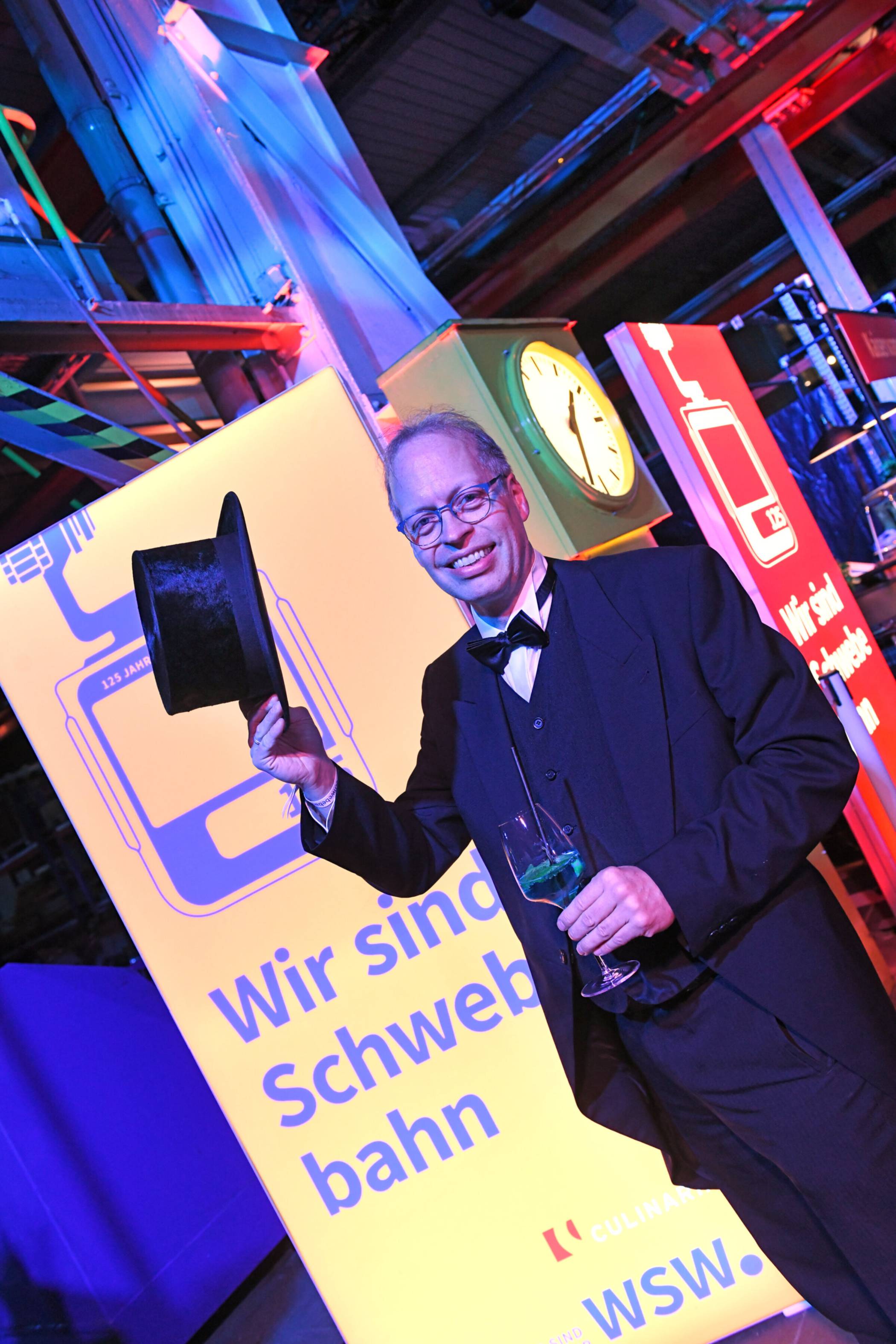 Ulrich T. Christenn mit...