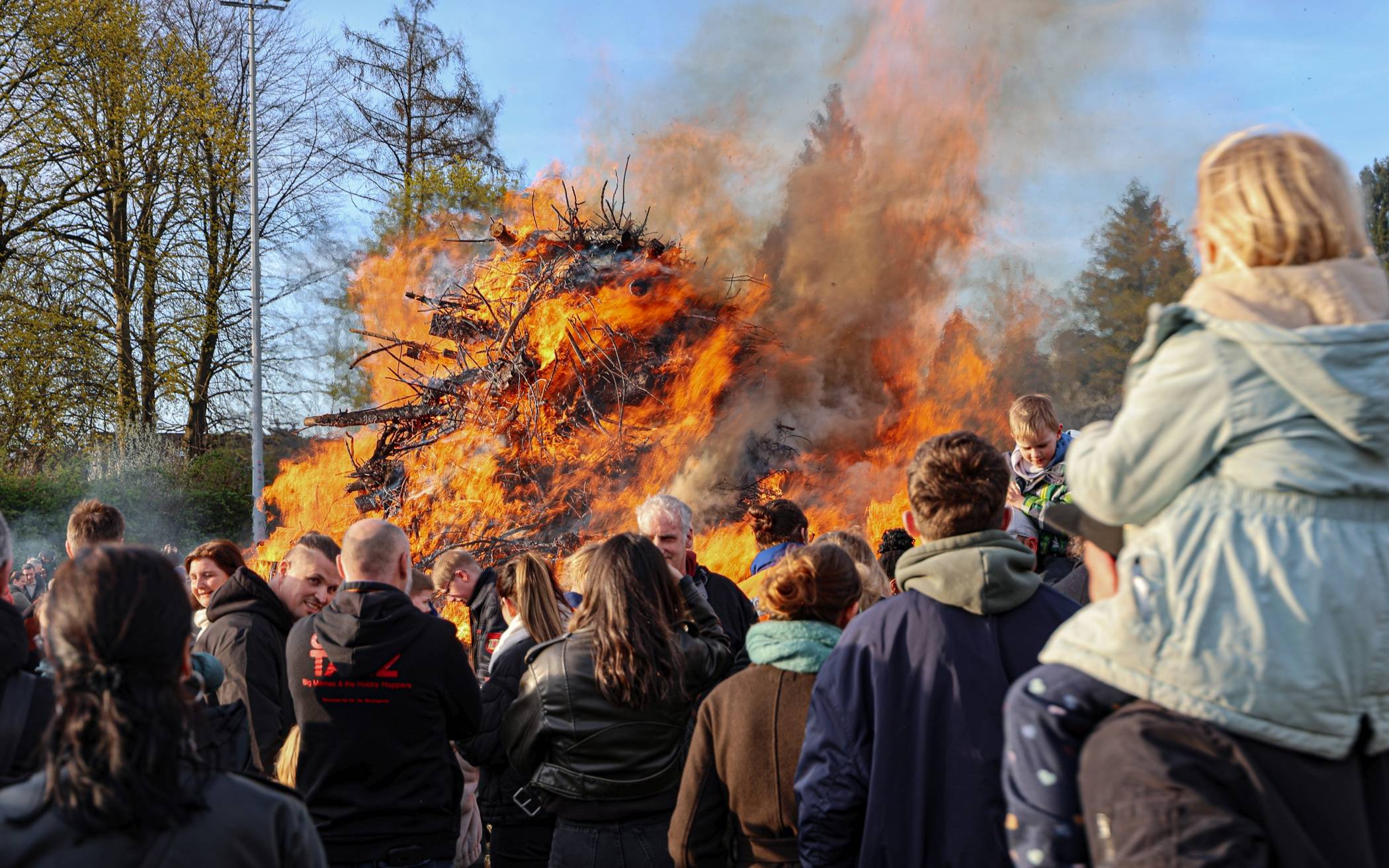 Impressionen: Viel los beim Osterfeuer in Nächstebreck