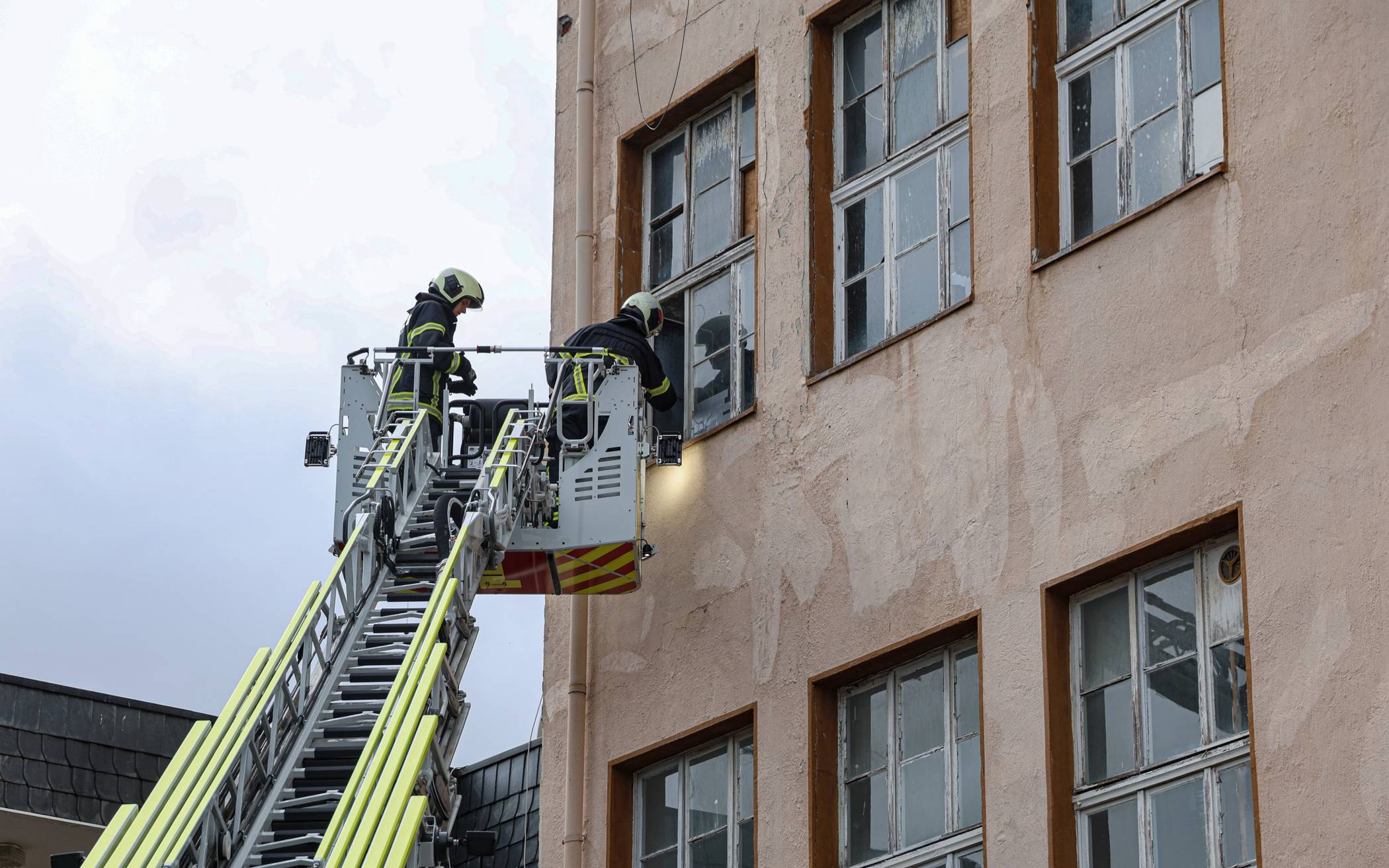 Die Einsatzkräfte holten die Tauben aus