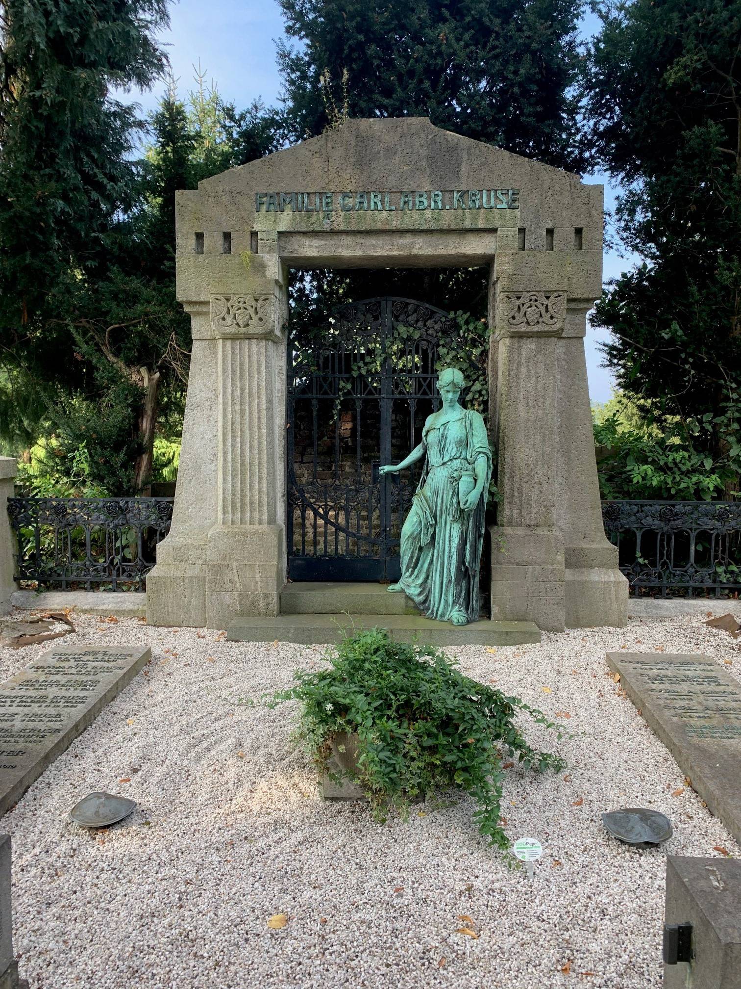  Das Grab der Familie Kruse. 