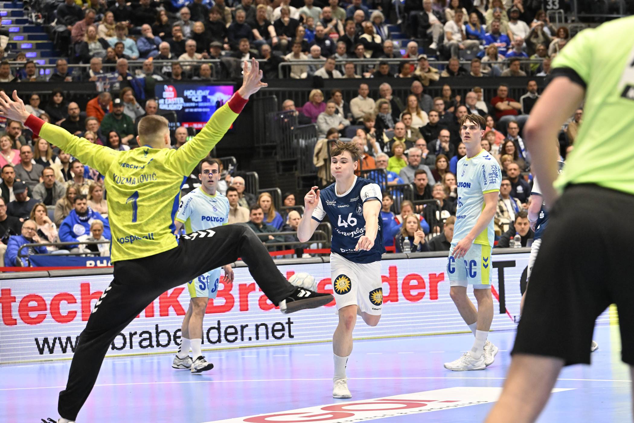  Szene mit Julian Fuchs gegen Gummersbach. 