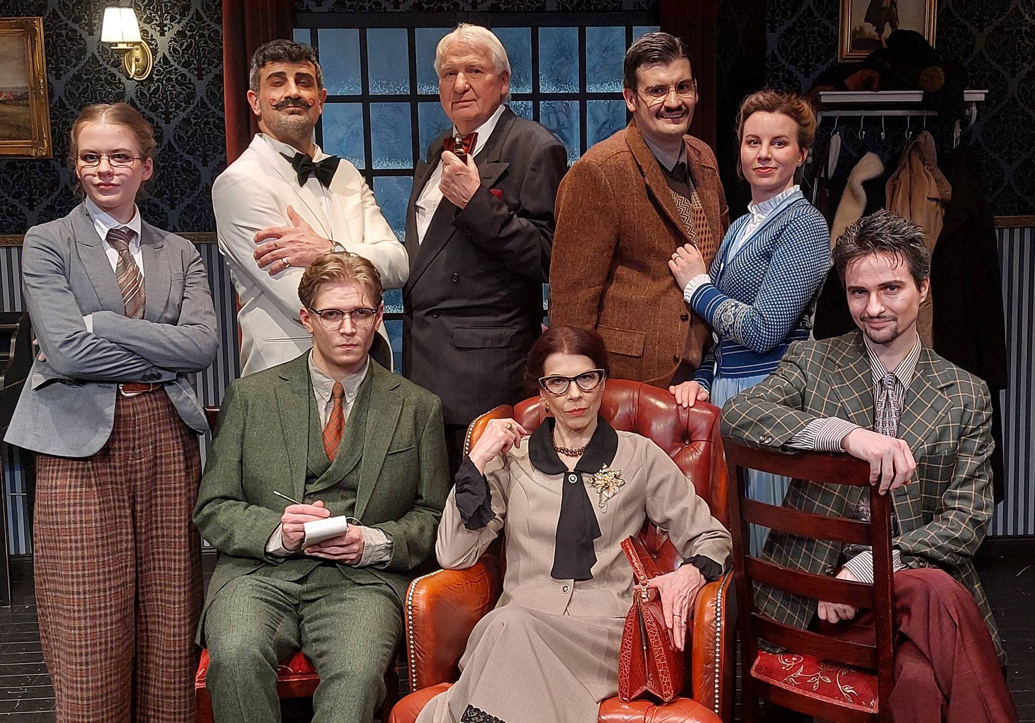  Mit dem Agatha-Christie-Krimi "Mausefalle" - hier das Ensemble des Stücks - ist das TiC in seine neue Spielzeit gestartet.  