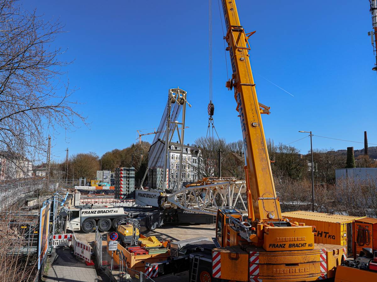 Waldeckstraße: Neuer Versuch für Brücken-Montage