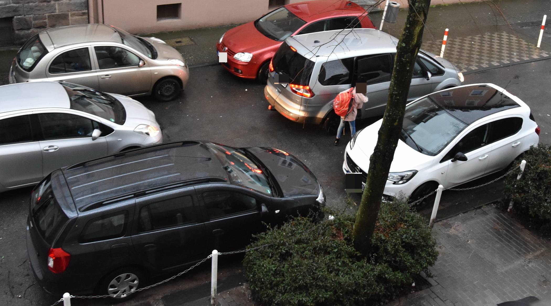 Elterntaxis sollen ausgebremst werden.