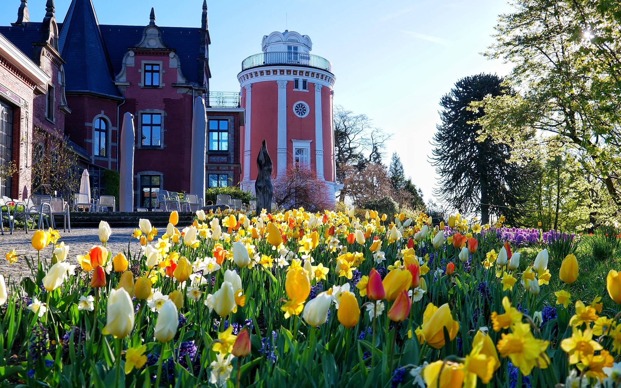 Die Villa Eller und der Elisenturm.