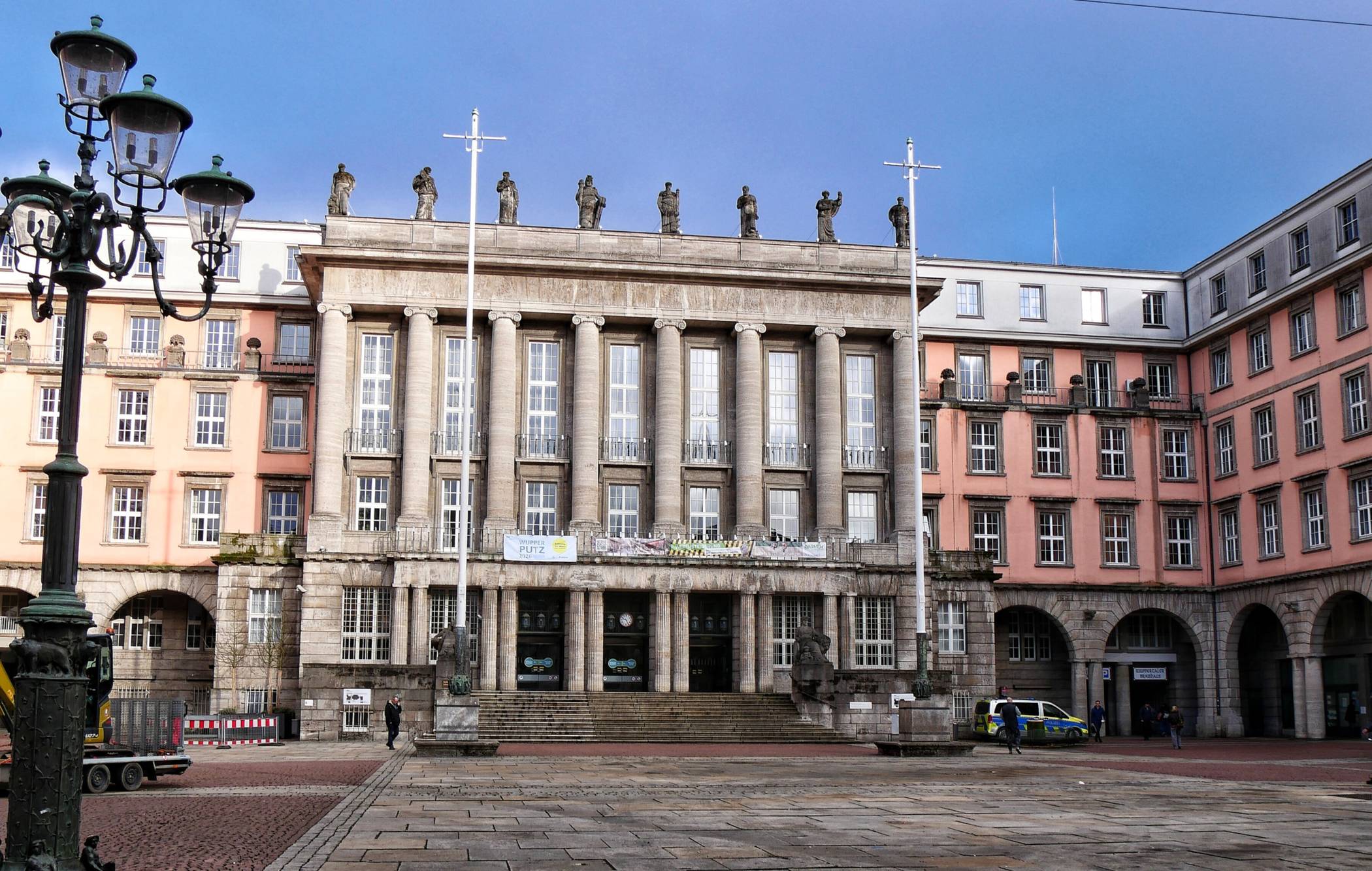  Das Wuppertaler Rathaus. 