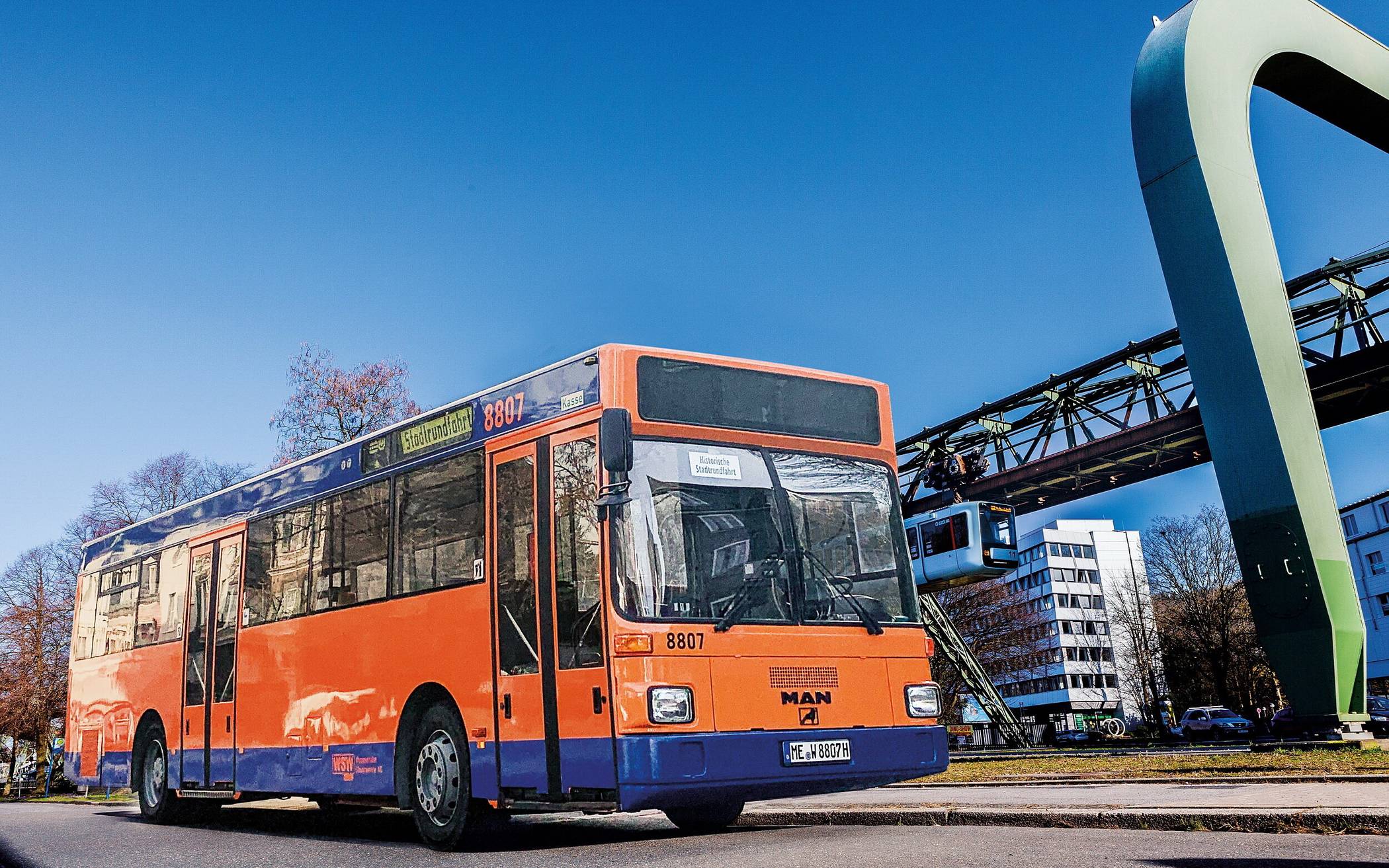 Mit dem Oldtimerbus zu den Sehenswürdigkeiten