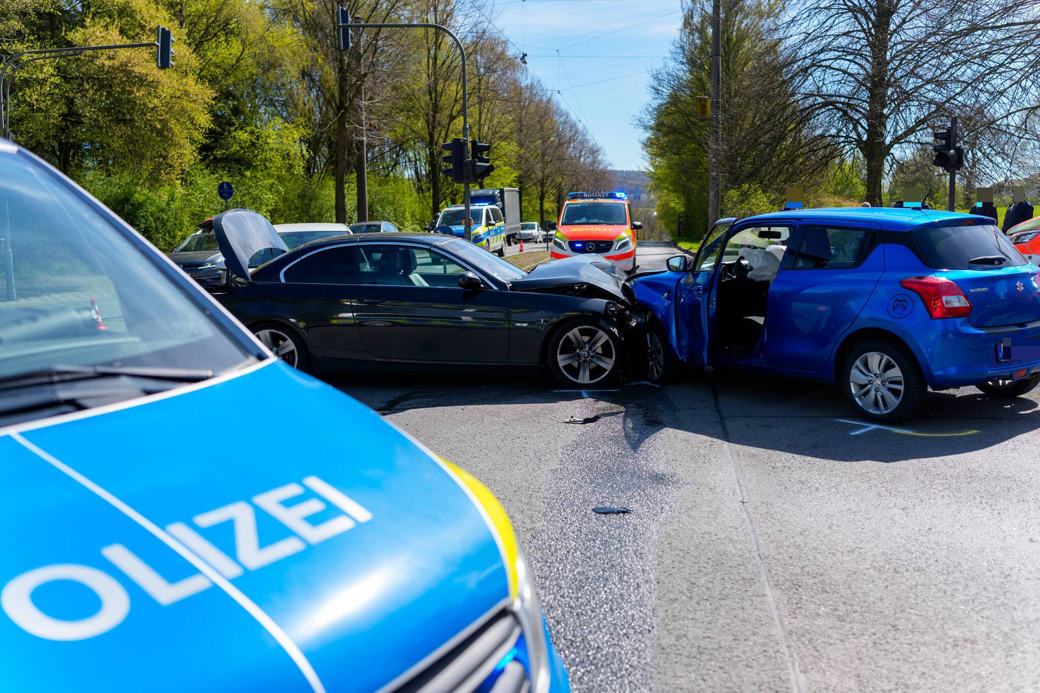 Die Wagen mussten abgeschleppt werden.