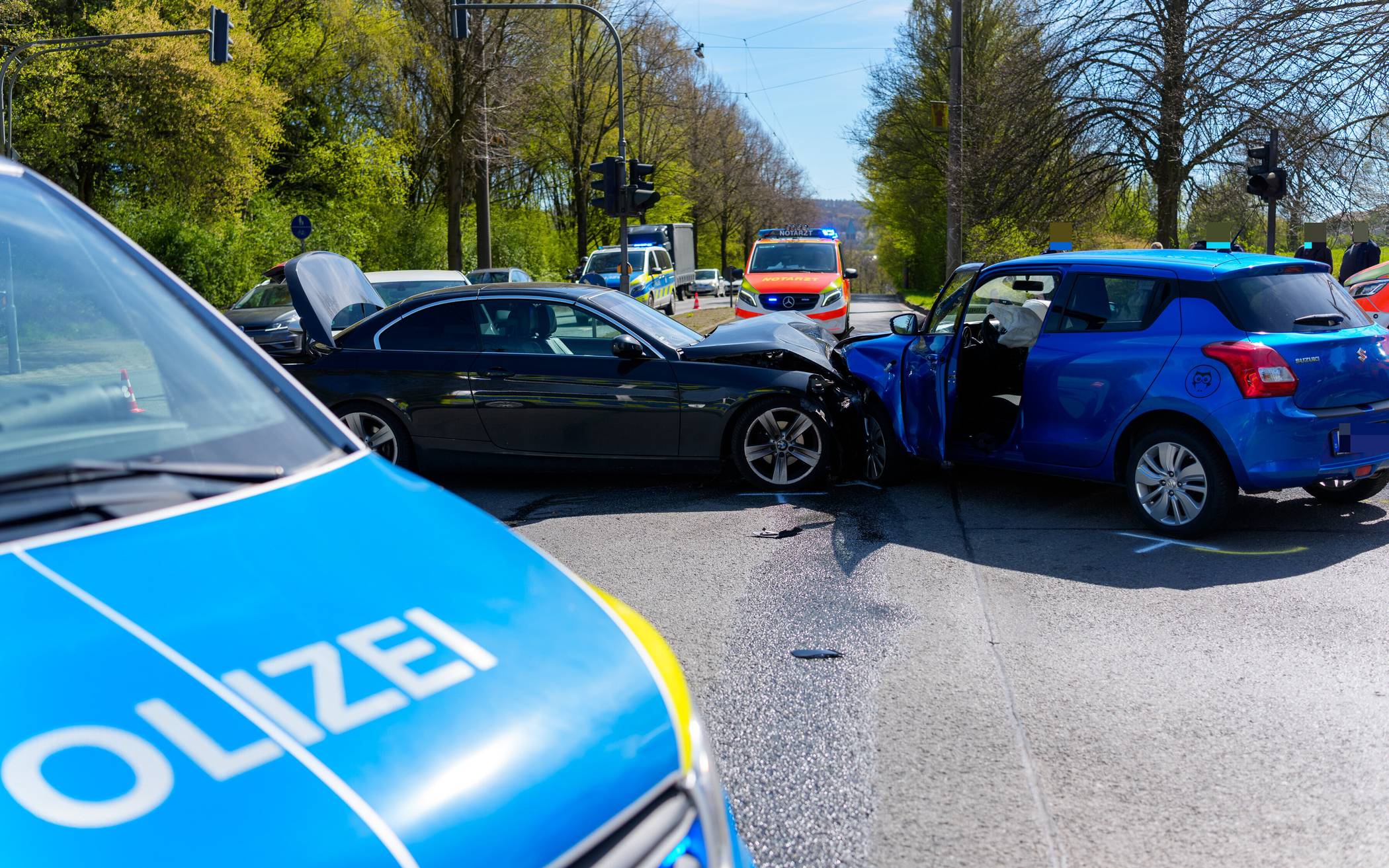 Die Wagen mussten abgeschleppt werden.