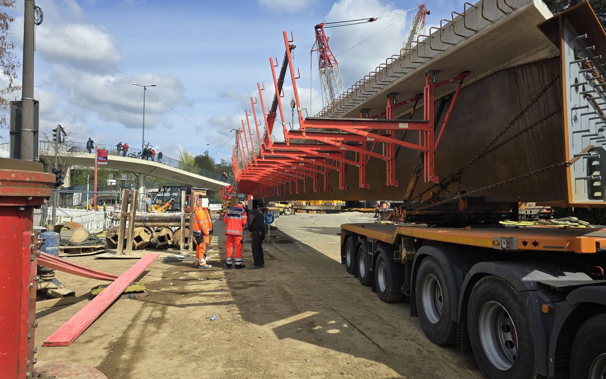 Arbeiter stürzt bei Montagearbeiten ab