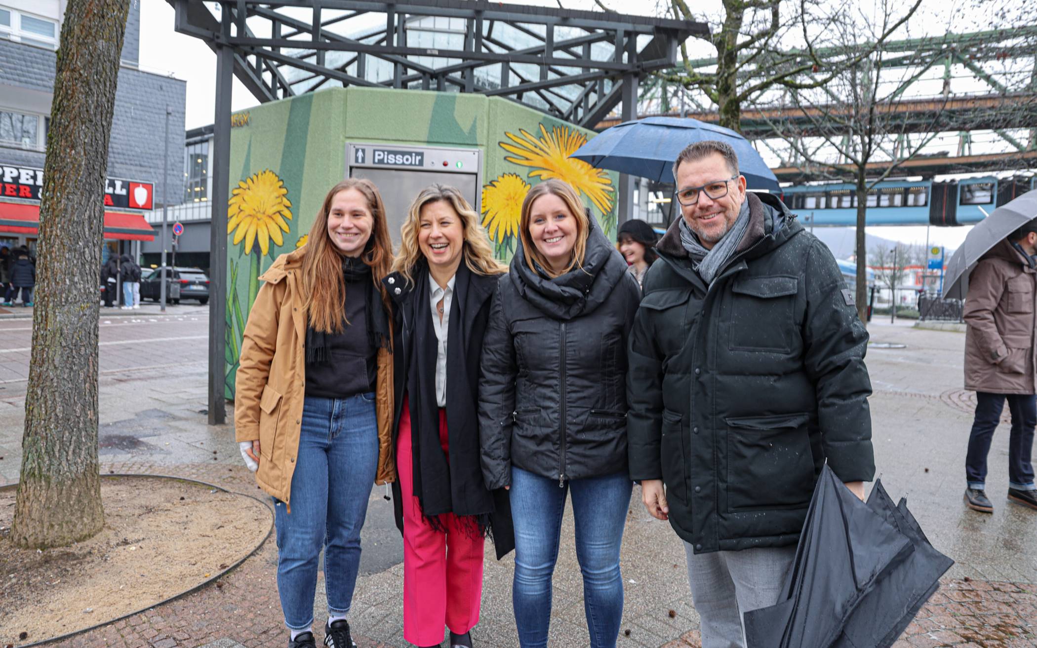 Bei der Eröffnung der sanierten Toilette
