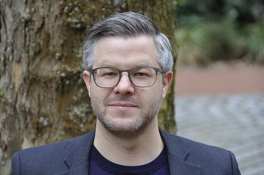 Dr. Antonius Weixler arbeitet als Lehrkraft