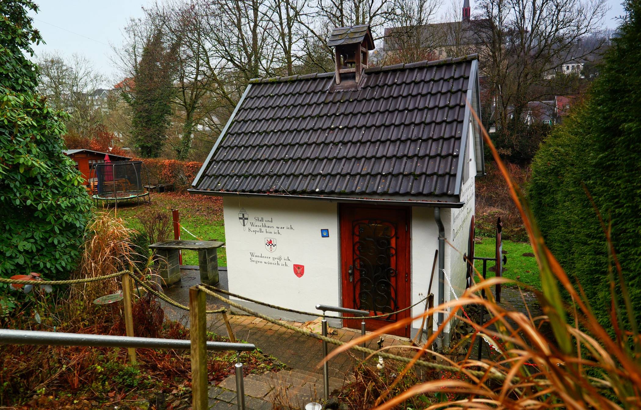 Einst Stall und Waschhaus, nun eine Kapelle.