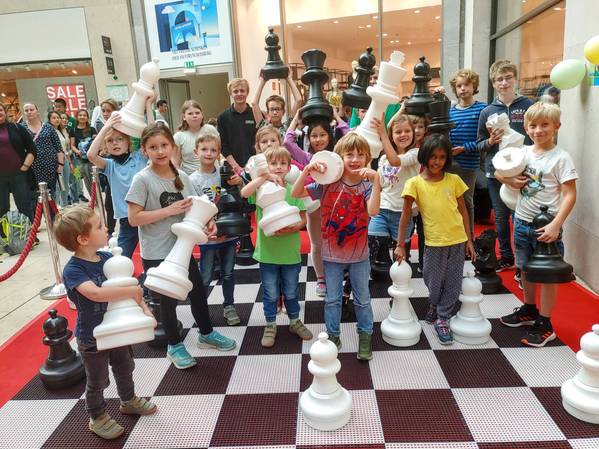  Spielerisch werden die Kinder an den Schachsport herangeführt. 