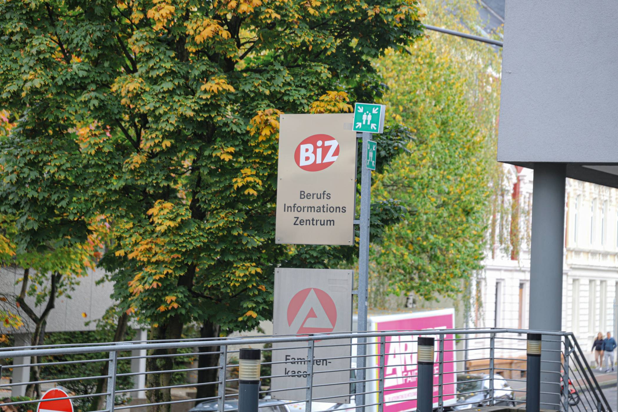 Die Agentur für Arbeit an der Hünefeldstraße. 