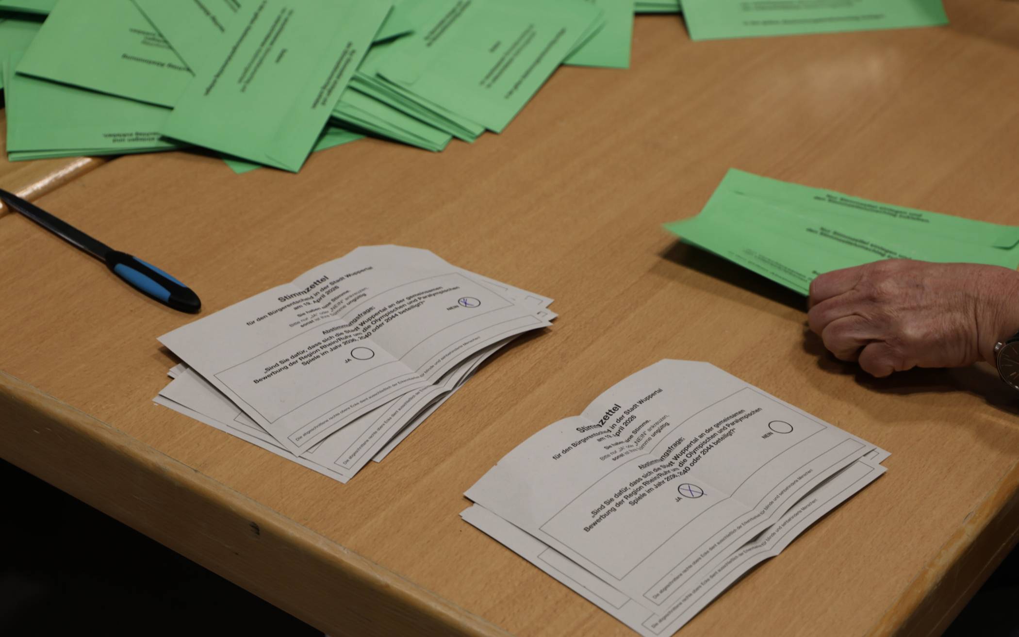 Die Stimmen werden in der Uni-Halle