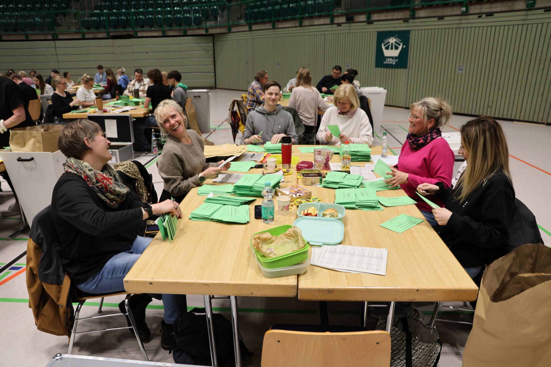 Ausgezählt wurde in der Uni-Halle.
