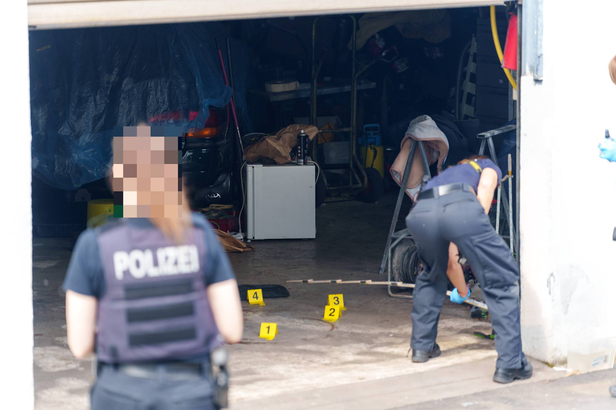  Die Polizei sicherte die Spuren. 