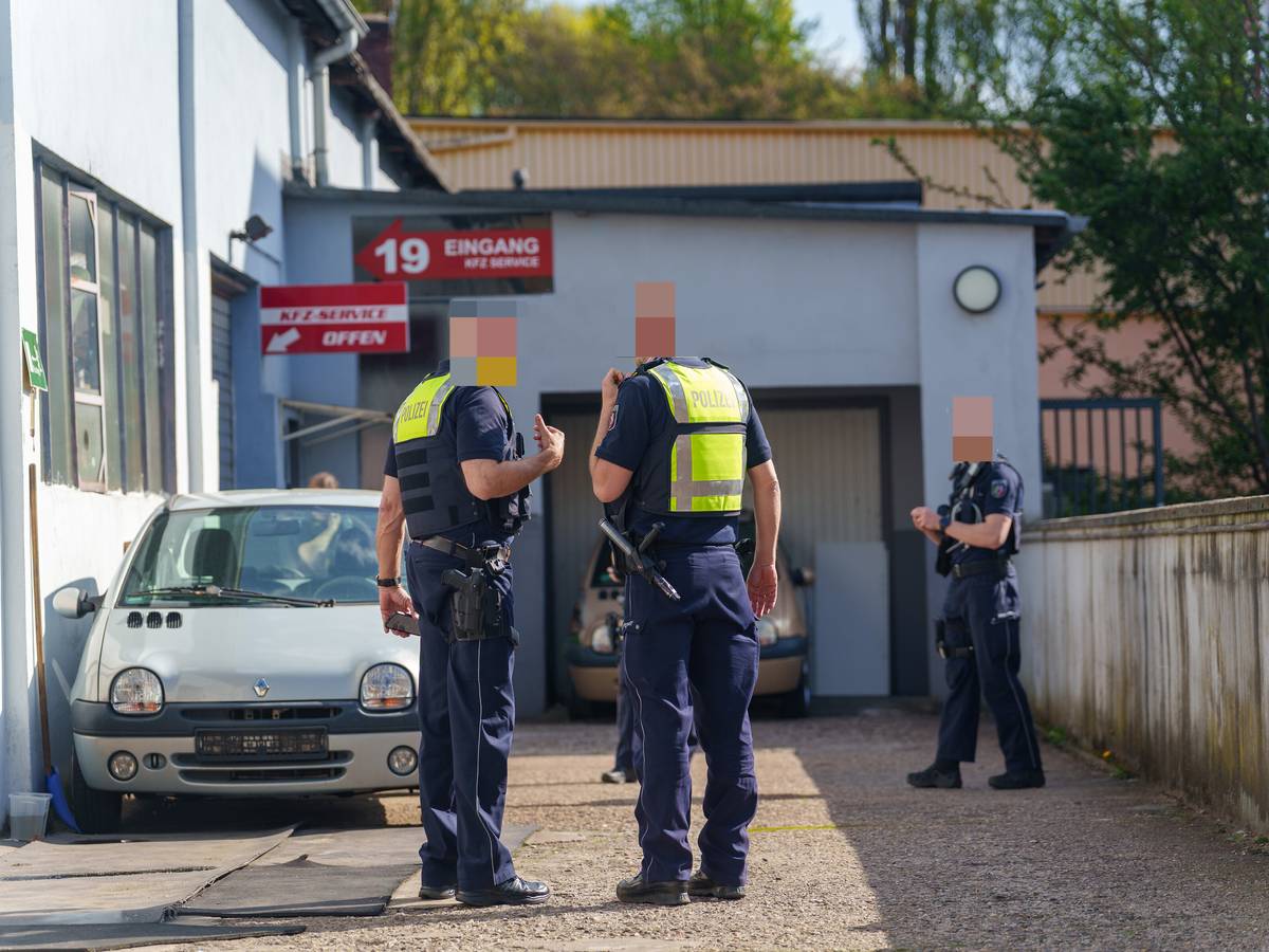 Schwerverletzter in Werkstatt
