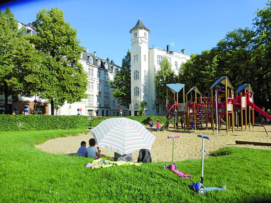 Mehr als 100 Flohmarkt-Stände auf dem Platz der Republik