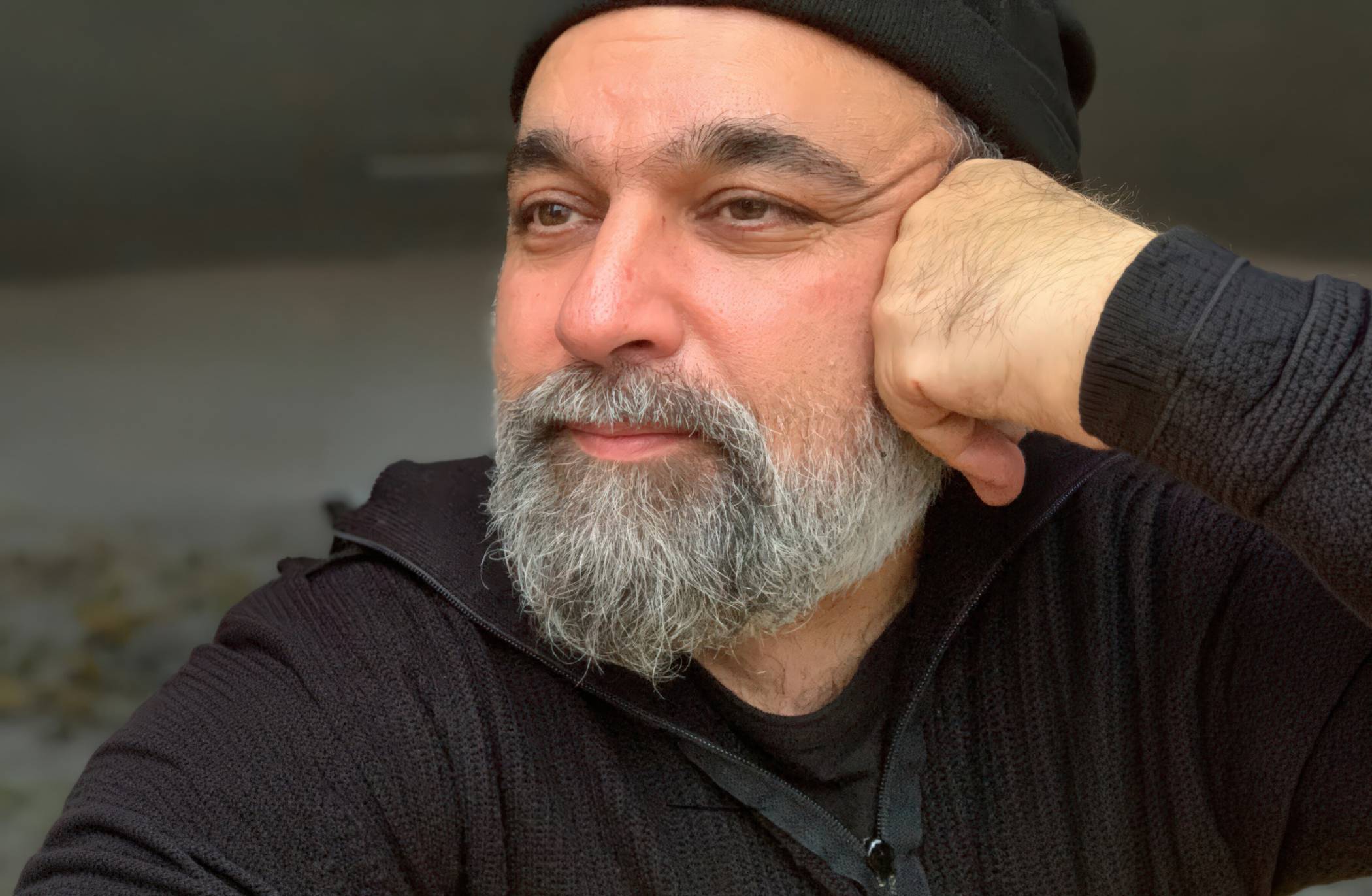 Der deutsch-iranische Künstler Mehrdad Zaeri.  