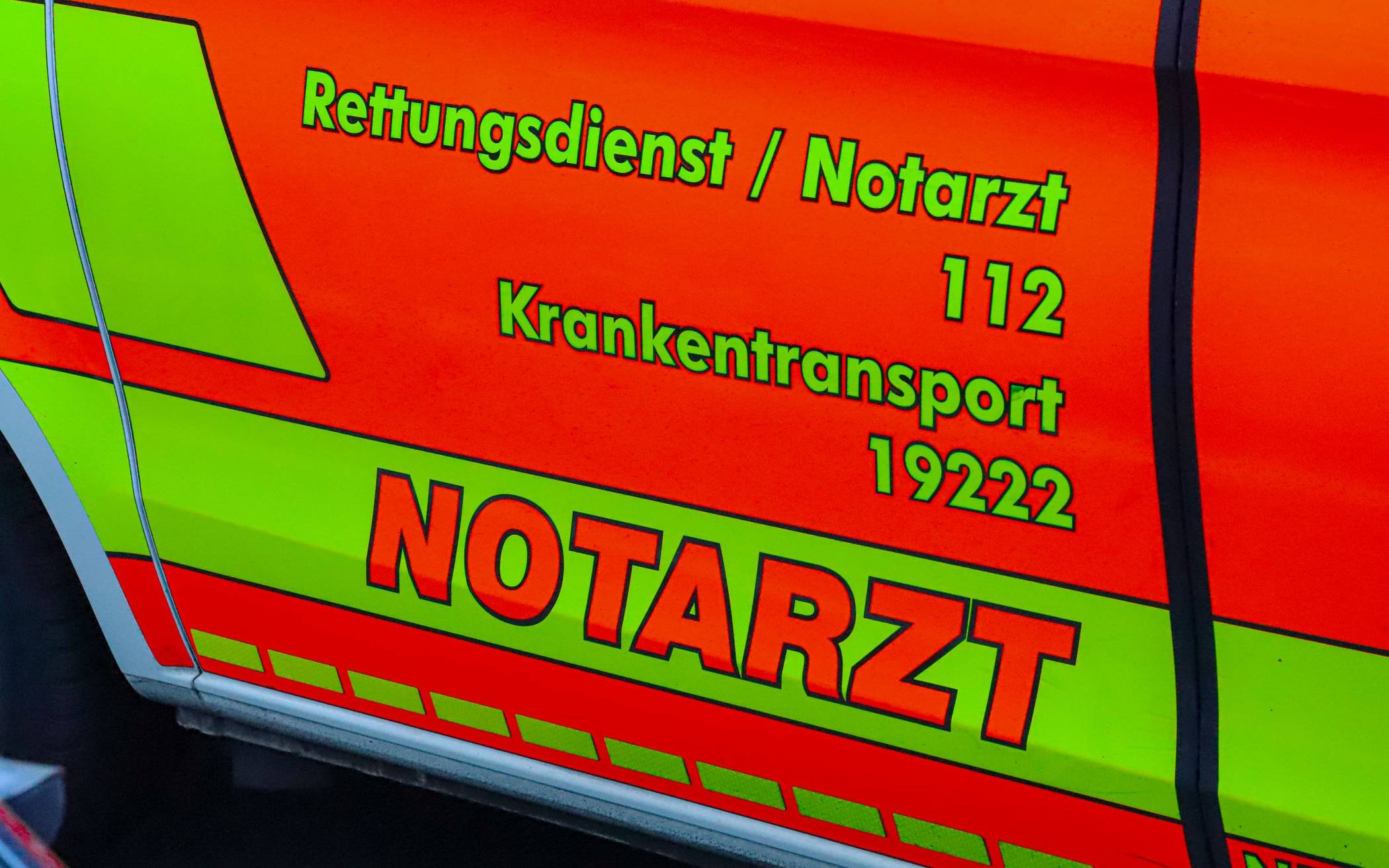 Motorradfahrer von Auto erfasst und schwer verletzt