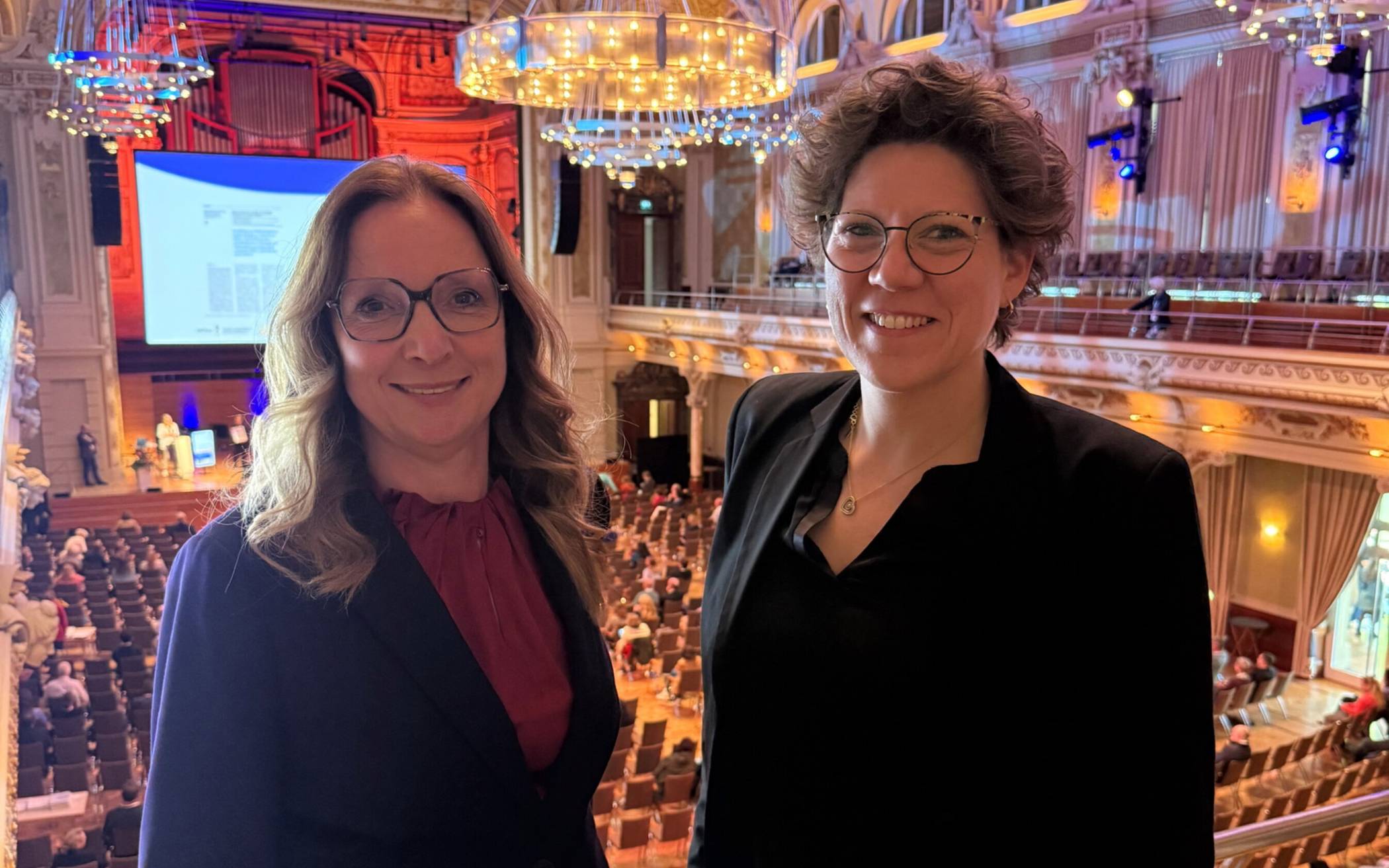  Gesundheitsamtsleiterin Kirstin Lintjens (li.) und Gesundheitsdezernentin Katrin Linthorst. 