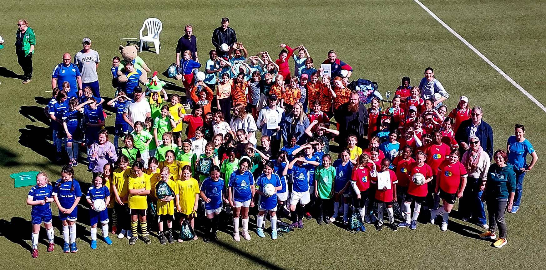  Die teilnehmenden Teams. 