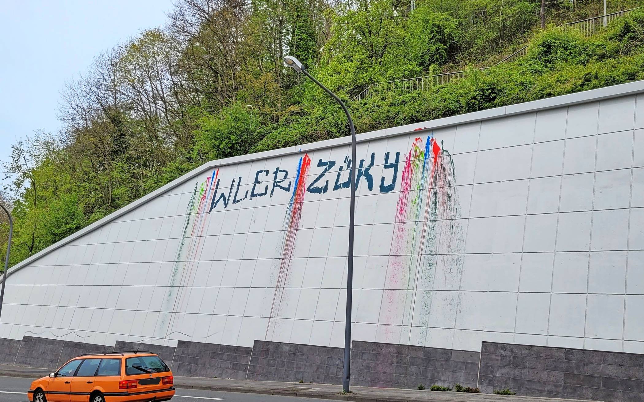 Die große Wand am Briller Kreuz - jetzt individuell „gestaltet“.