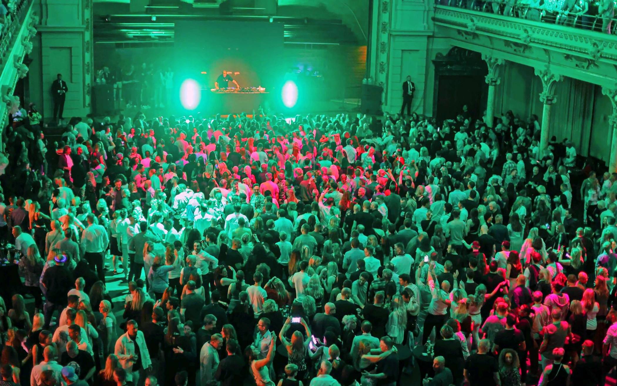   Blick auf den Ü30-Tanz in den Mai 2025, bei dem DJ Antoine auftrat.       