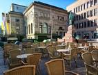 Gastronomie am Geschwister-Scholl-Platz.
