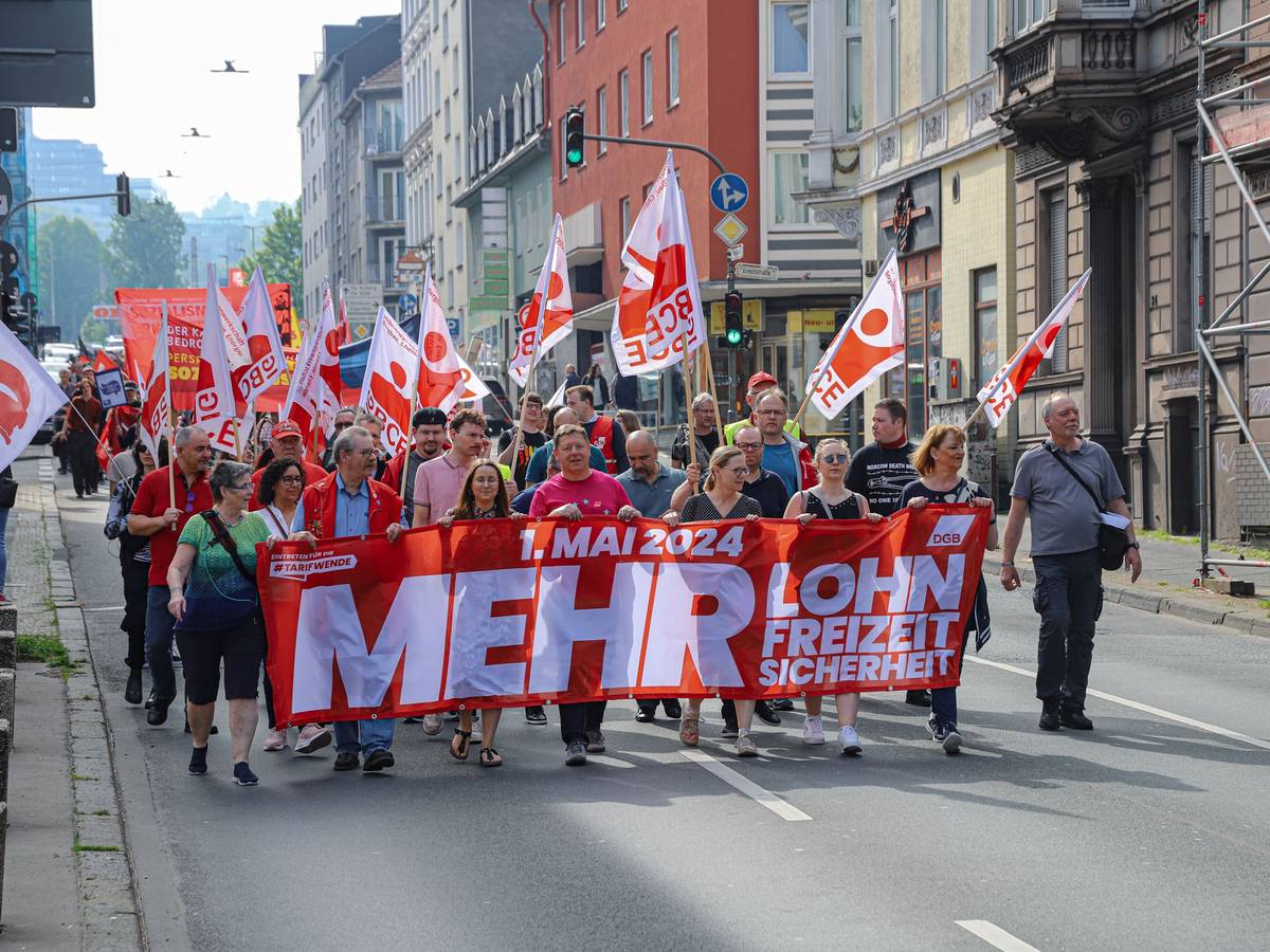 Maikundgebung: „Erst unsere Jobs, dann eure Profite"