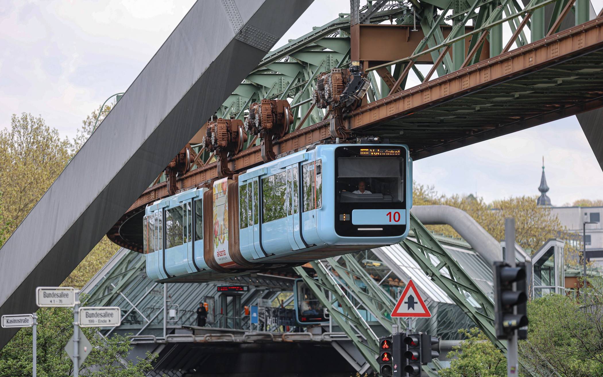 Die Schwebebahn an der Ohligsmühle.