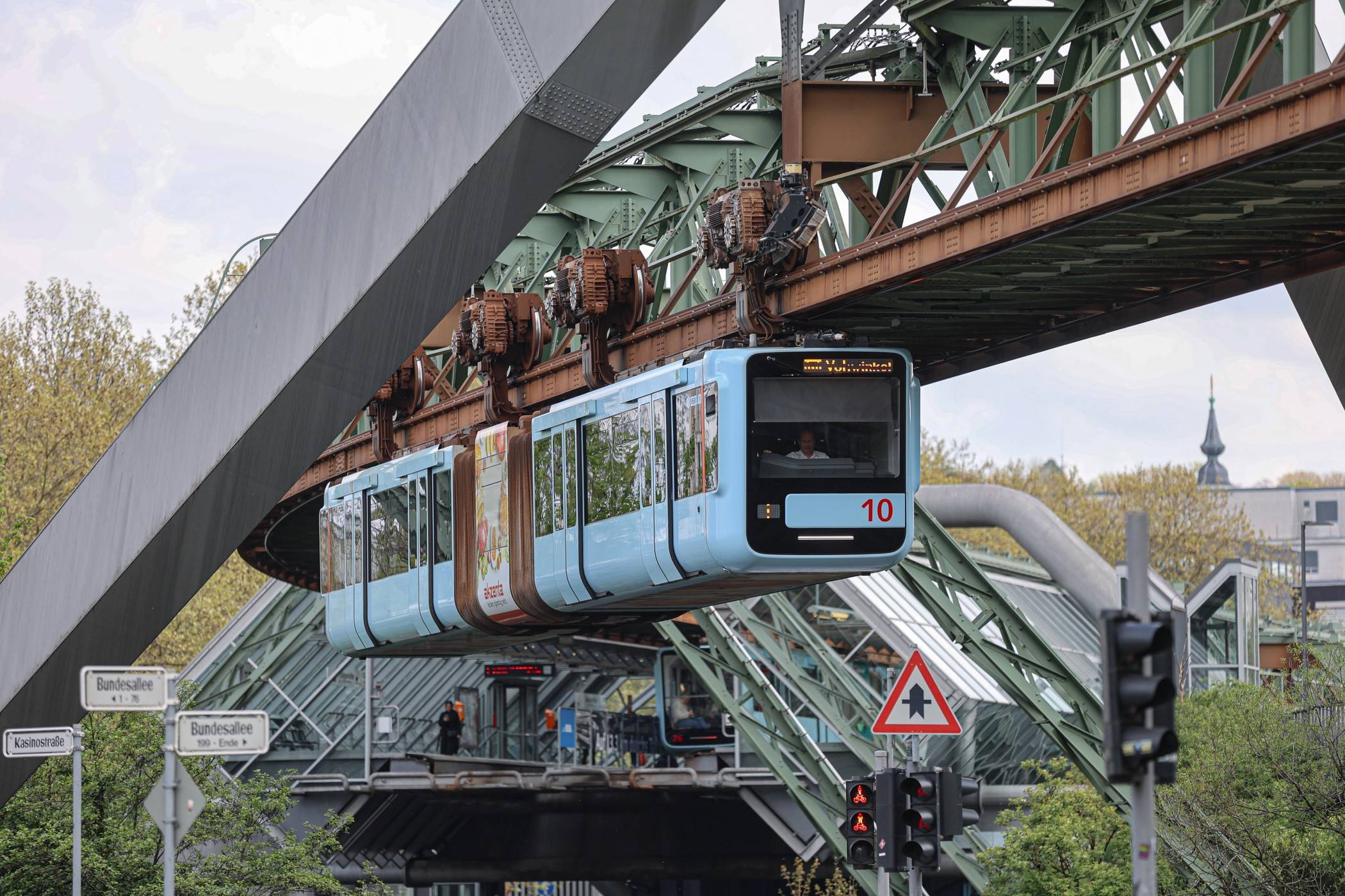 Die Schwebebahn an der Ohligsmühle.