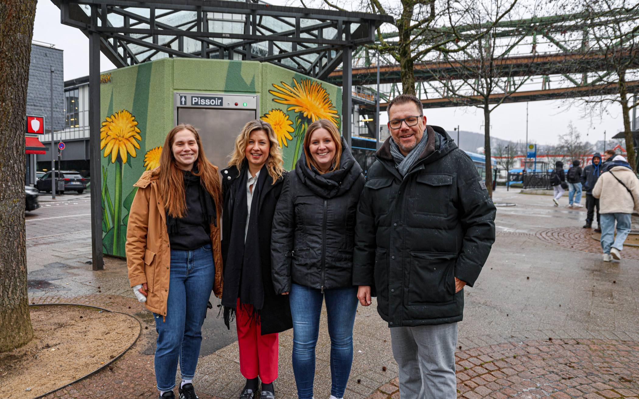 Von li.: Projektmanagerin Jana Verhülsdonk, Mirja