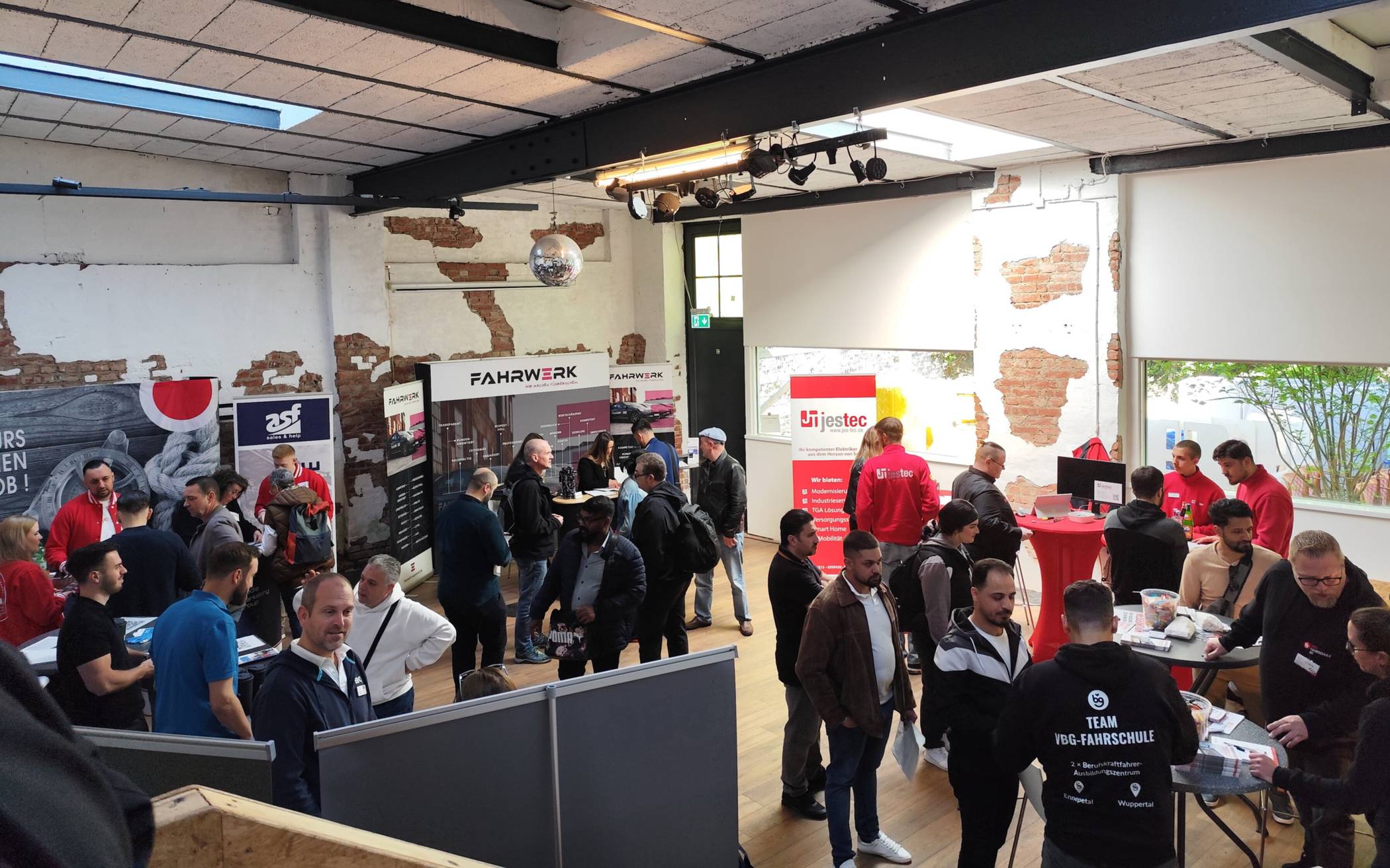  Job-Initiative Wuppertal im Jahr 2025 in der Alten Glaserei. 