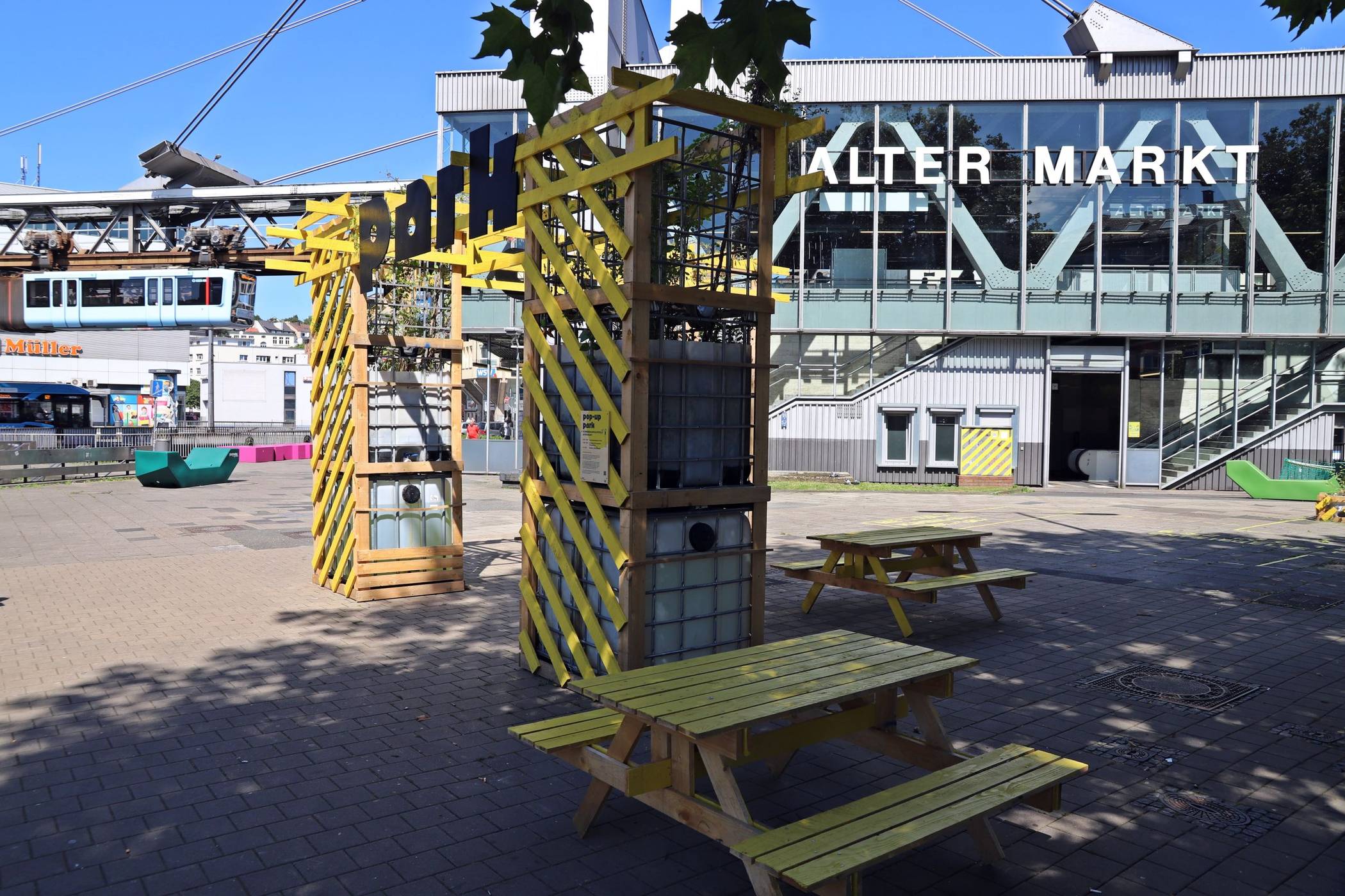 Der Platz vor der Schwebebahnstation Alter Markt wurde als Pop-up-Park genutzt.