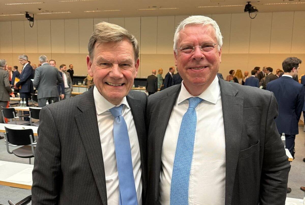 Jürgen Hardt (re., mit